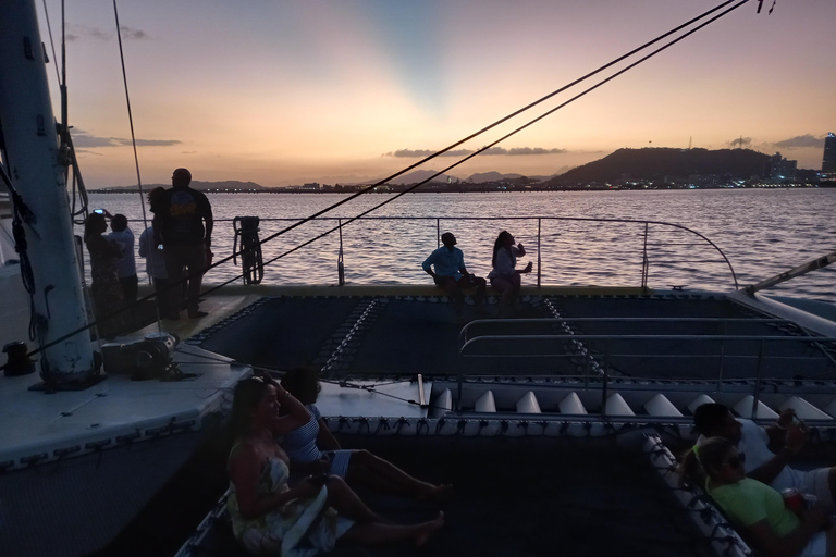 Panama City: Sunset Panama Bay Catamaran Tour with Open Bar