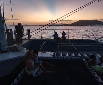 Cidade do Panamá: Passeio de Catamarã pela Baía do Panamá ao pôr do sol com bar aberto