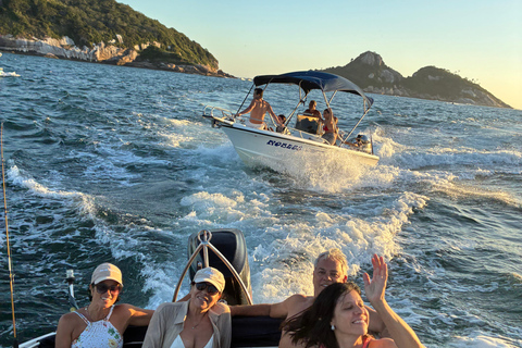 Rio de Janeiro: Carnival Block & Boat Tour with Pickup