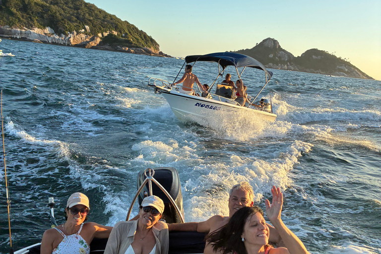 Rio de Janeiro: Carnival Block & Boat Tour with Pickup