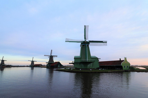 Amsterdam : Visite privée : moulins à vent, Volendam, château de TeslaAmsterdam visite privée verte Moulins à vent, Volendam, château