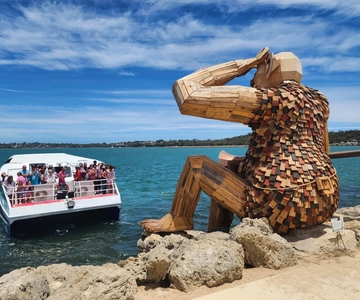 Mandurah: Dolphin & Giant Sightseeing Cruise