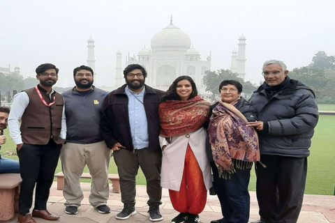 From Delhi: Shared Taj Mahal Guided Tour by Train