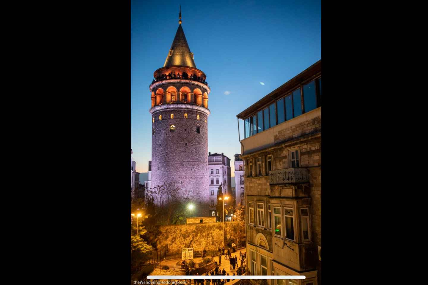Istanbul: Taksim Square Tour with Tarot Reading