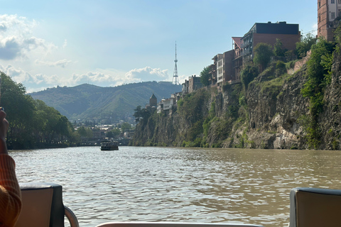 TBILISI: Passeio de barco particular e exclusivo com bebida de boas-vindas