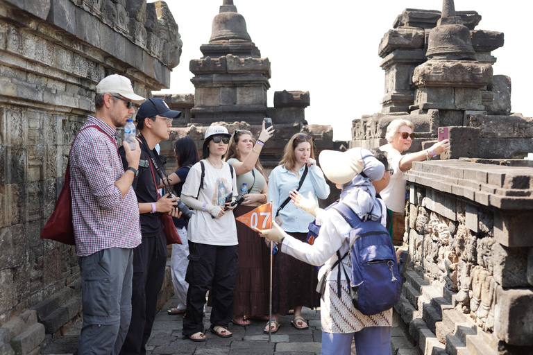 Yogyakarta: Borobudur sunrise,guarantee climb-up& Prambanan Borobudur Sunrise sharing Tour Without Ticket