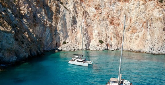 Milos: Full-Day Catamaran Cruise to Poliegos and Kleftiko