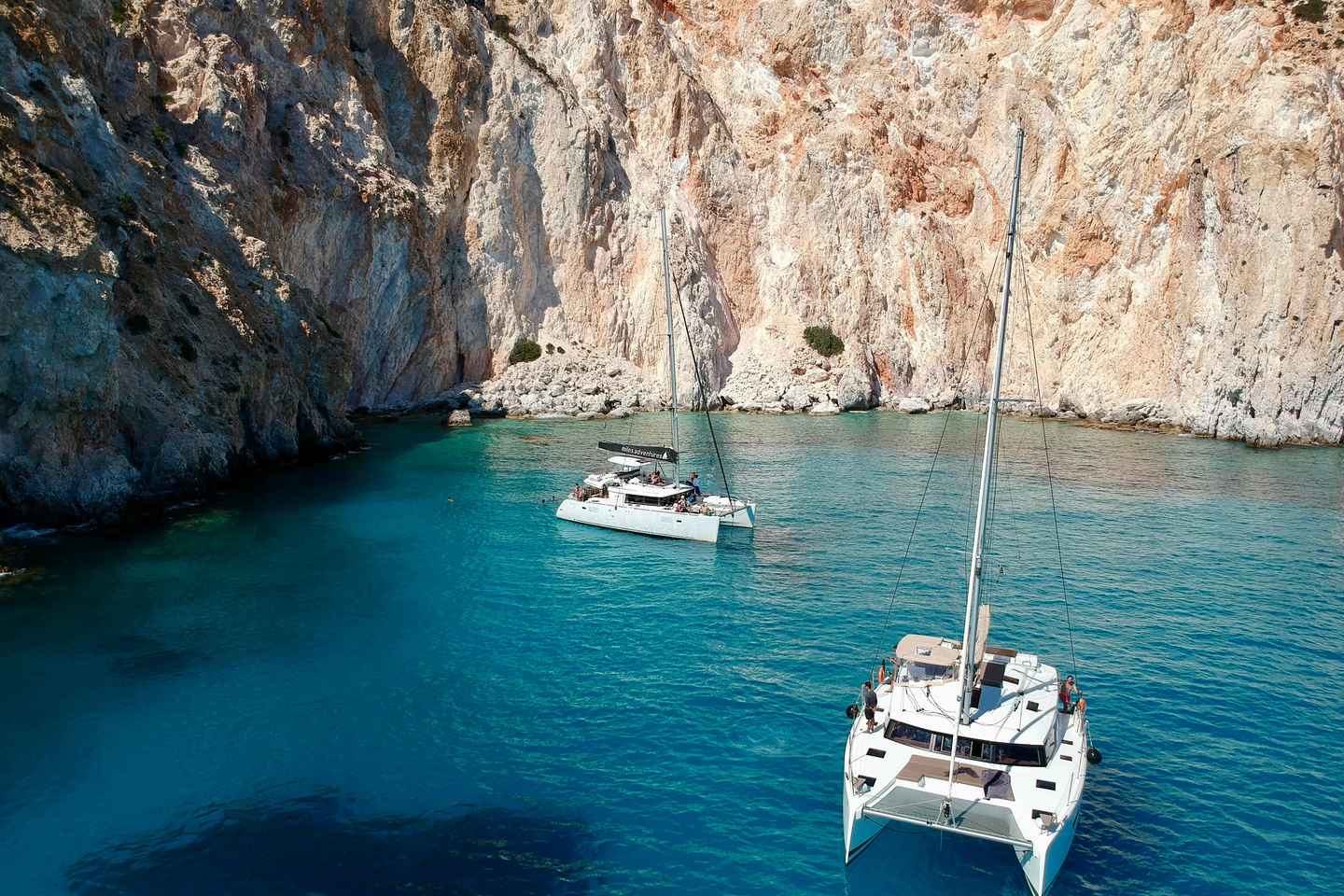 米洛斯：畅游波利耶戈斯与克莱夫提科全日游