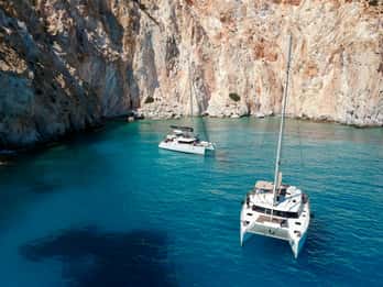 Milos: Full-Day Catamaran Cruise to Poliegos and Kleftiko