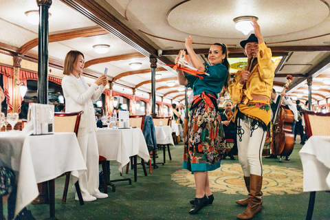 Budapest: Dinner Cruise with Live Music and Folk Dance ShowDinner Cruise