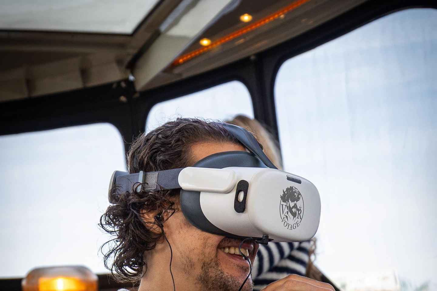 Amsterdam: Luxury Canal Cruise with Historic VR Experience