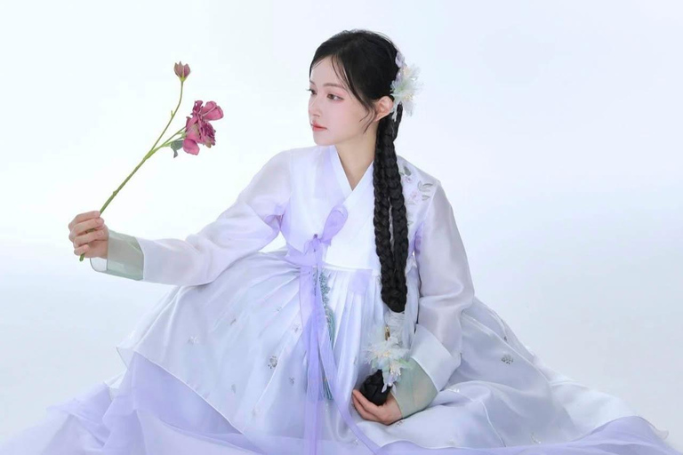 Royal Hanbok Dress-Up & Professional Photoshoot Experience