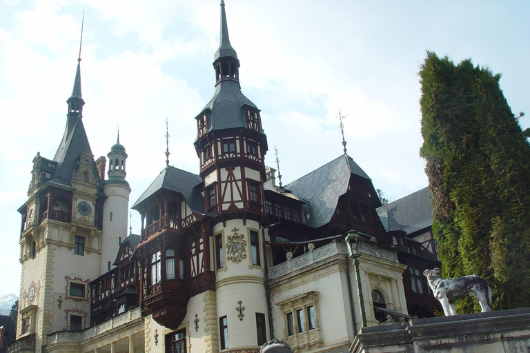 Bucharest: Bran Castle Day Trip with BMW 7 series