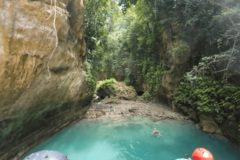 Cebu: Tour di gruppo di Oslob Whaleshark e Canyoneering con pranzo