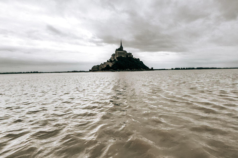 Bay of Mont Saint-Michel : Quicksands + See The Tide Coming Bay of Mont Saint-Michel : See The Tide Coming Up !