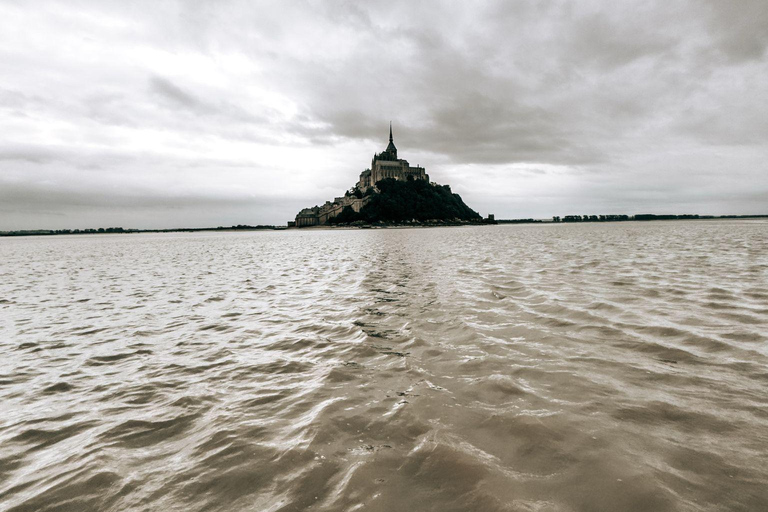 Bay of Mont Saint-Michel : Quicksands + See The Tide Coming Bay of Mont Saint-Michel : See The Tide Coming Up !
