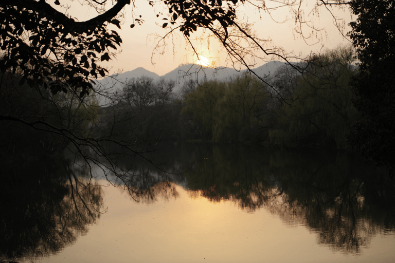 Hangzhou West Lake Bike Tour: Temple, Tea Field, Sunset Ride