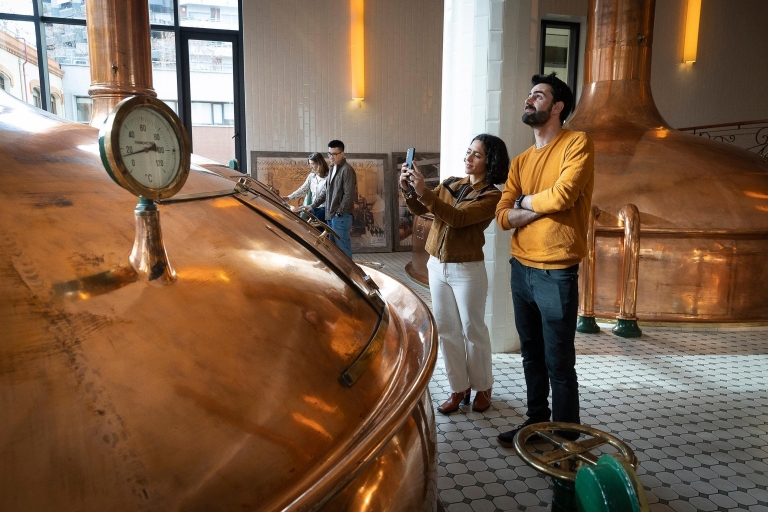 Barcelona: recorrido por la antigua cervecería Estrella Damm con degustaciónTour grupal en inglés con degustación especial