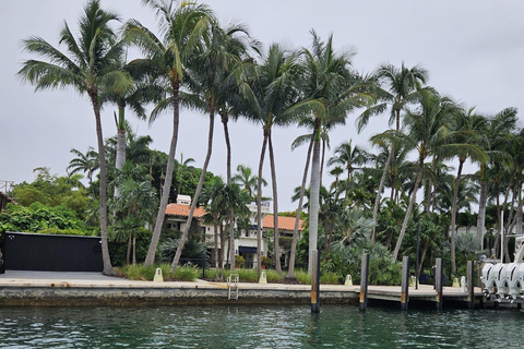 Miami: Private Tailored Sightseeing Boat Tour 1 hour Package w/o Gas & Marina Fees $70 due at Check-in