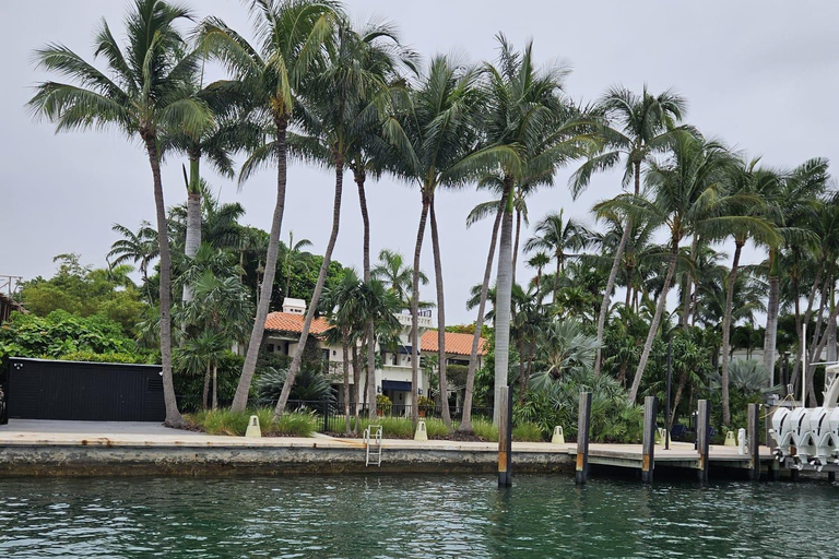 Miami: Private Tailored Sightseeing Boat Tour 1 hour Package w/o Gas & Marina Fees $70 due at Check-in