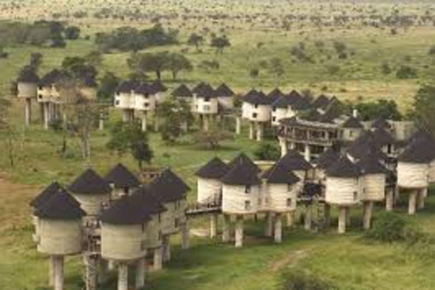 From Mombasa: 3-Day Private Tsavo East Safari with Lodging