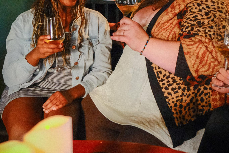 سولفانج جولة في النبيذ والجريمة الحقيقية مع مشروبات مشمولة