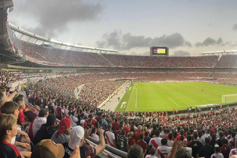 Buenos Aires : Assistez à un match de River Plate avec transport et locaux