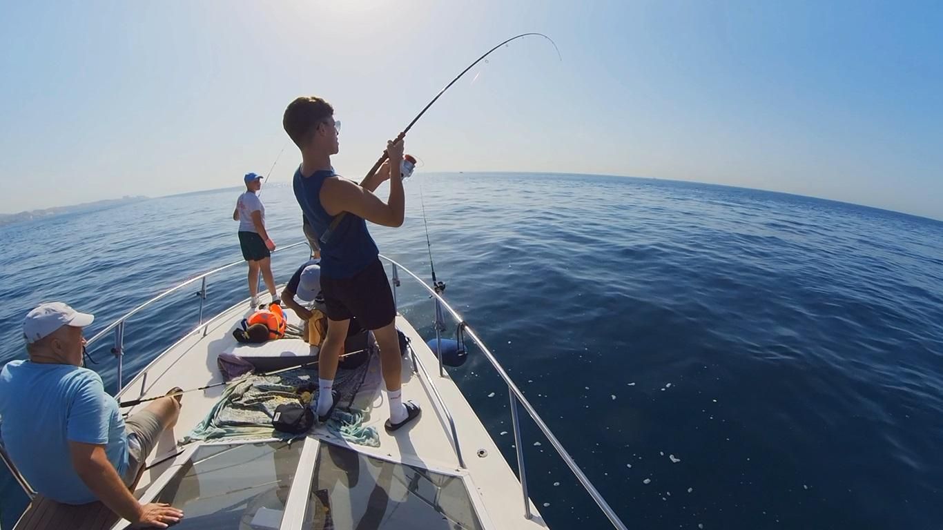 Fuengirola: Grundfischen mit Getränken und Ausrüstung