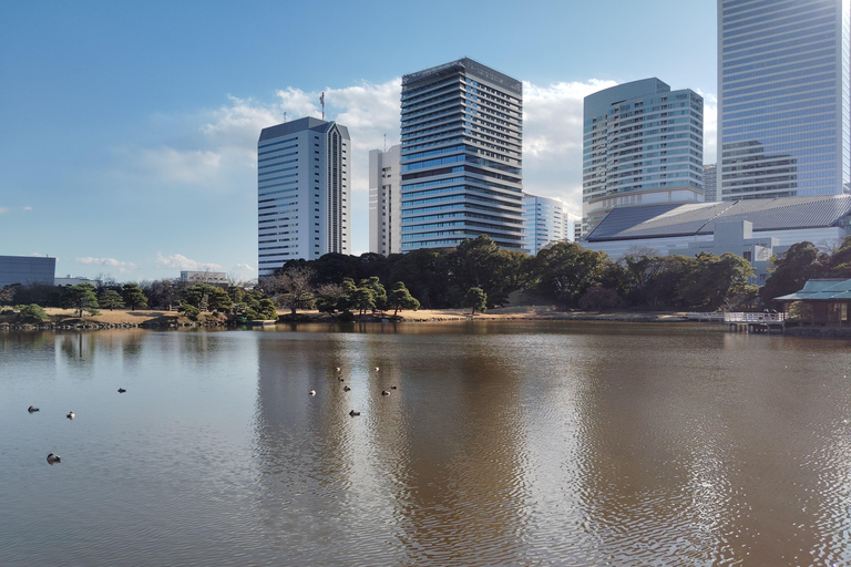 Tokyo: Hama-rikyu Garden Guided Tour with Entry Ticket