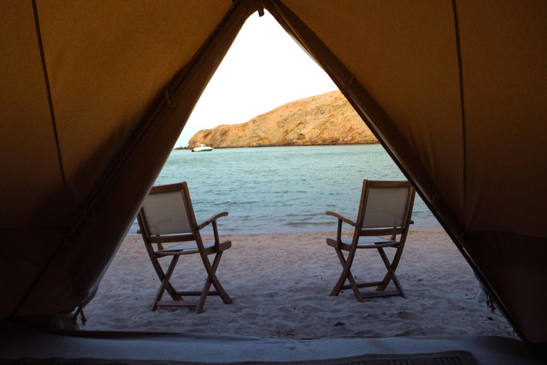 马斯喀特：迪马尼亚特群岛豪华露营