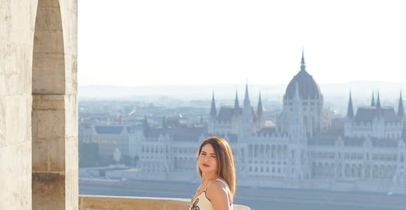 Budapest: Buda Castle Walking Tour & Professional Photoshoot