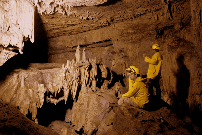 O abismo oculto de Tarapoto - Explorando a Caverna da Palestina