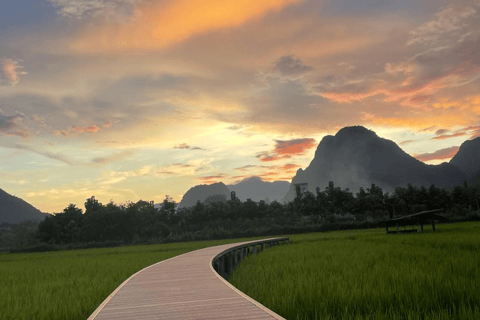 Vang Vieng Cloud Walk:Hot Air Balloon and Paragliding Flight Hot air balloon in the morning, paragliding in the afternoon