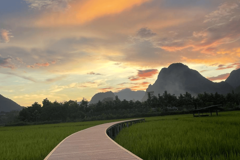 Vang Vieng Cloud Walk:Hot Air Balloon and Paragliding Flight Hot air balloon in the morning, paragliding in the afternoon
