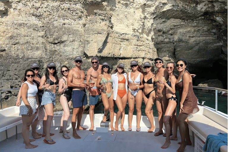 Palma: Deluxe Catamaran with Snacks, Drink, SUP & Snorkeling