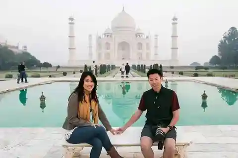 Agra: Tour guidato del Taj Mahal e del Mausoleo con salto della linea