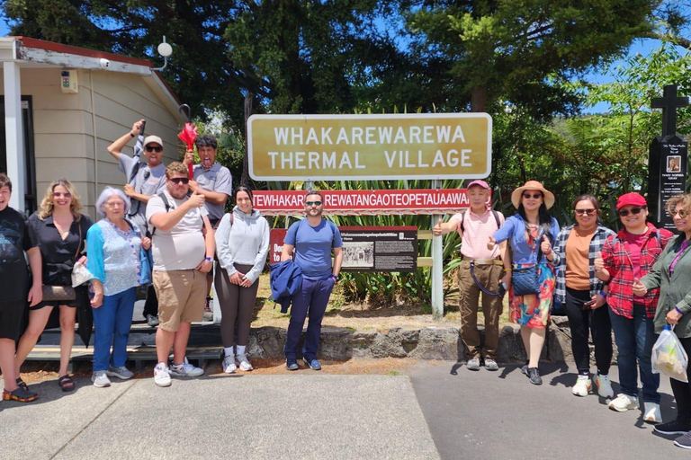 Auckland: Rotorua Māori Village & Wai Ariki Small Group Tour