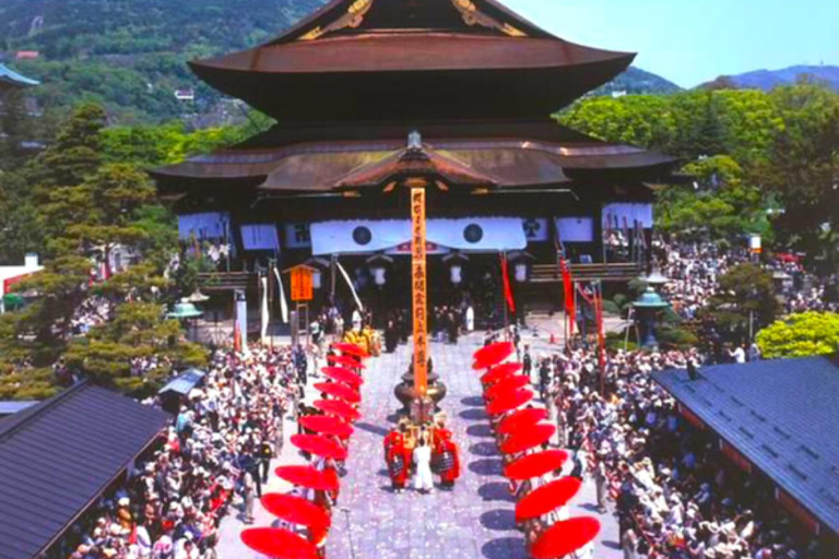 Excursion privée d'une journée aux singes des neiges et au temple ZenkojiVisite guidée privée Nagano Singes des neiges Temple Zenkoji Obuse