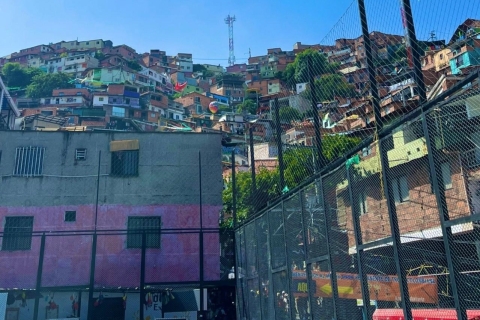 Comuna 13, metro en metrocable (kleine groepen)Rondleiding in het Engels
