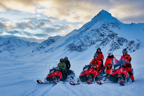 Tromsø: Safari in motoslitta con soggiorno Aurora Crystal Lavvo