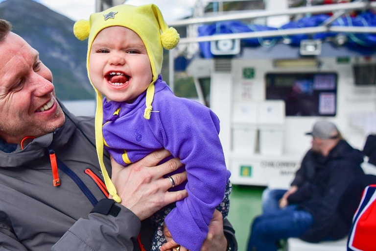 Barca turistica del Geirangerfjord con audioguidaCrociera di 1,5 ore