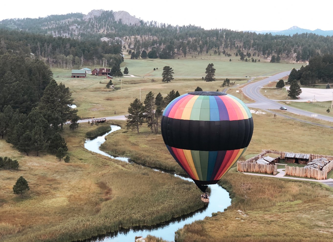 Custer: Black Hills Varmluftballonflyvning ved solopgang