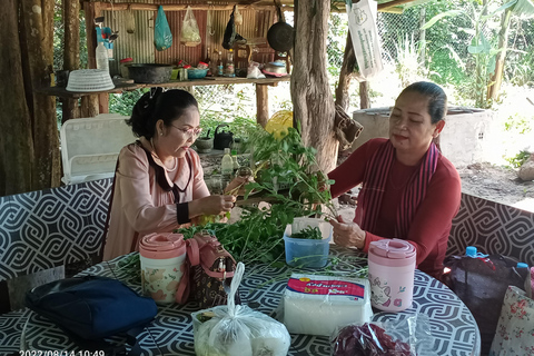 Siem Reap: Tonle Sap Lake & Floating Village Tour Tour in a Tuk Tuk