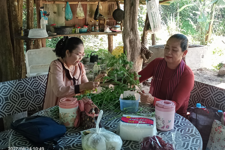 Siem Reap: Tonle Sap Lake & Floating Village Tour Tour in a Tuk Tuk