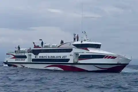 Nusa Penida: Fast Boat Ticket To / From Gili Islands