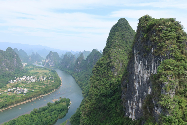 Guilin: Li River Cruise with Lunch and Yangshuo Tour