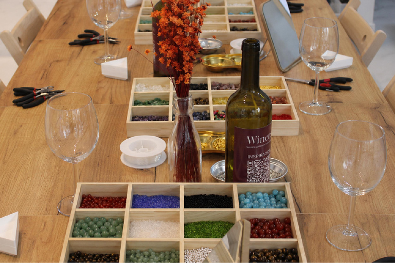 Jewelry workshop with unlimited wine - Alicante