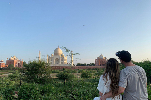 Vanuit Delhi: Agra-reis op dezelfde dag met Spaanssprekende gidsAC privéauto + gids + 5* lunch en monumenteningang