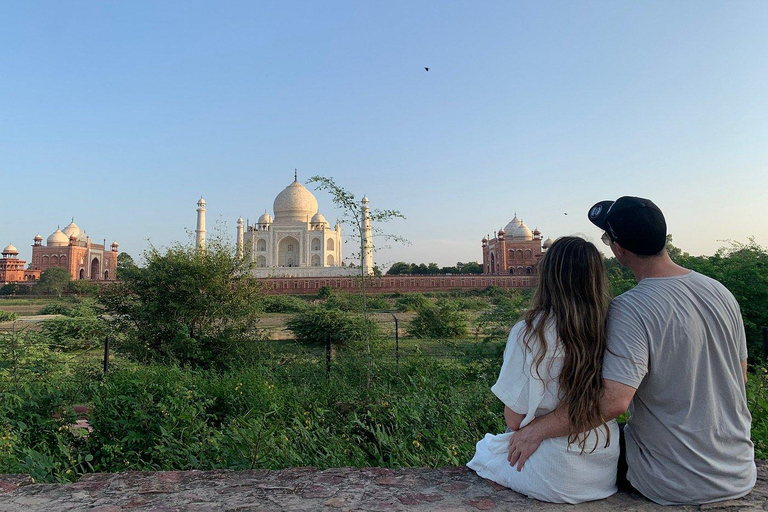 Vanuit Delhi: Agra-reis op dezelfde dag met Spaanssprekende gidsAC privéauto + gids + 5* lunch en monumenteningang