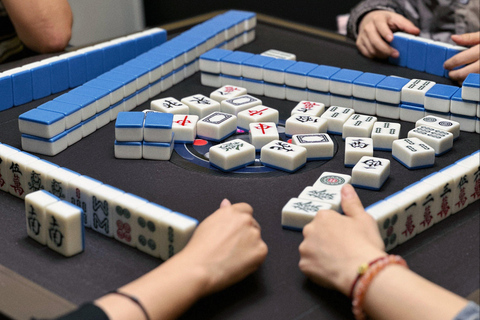 Chengdu: Mahjong Class with Local Market Visit & Tea